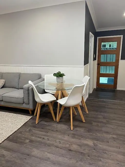 Private, Modern 2 Bedroom Apartment Thornlands
