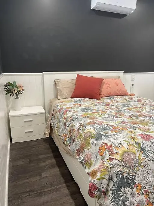 Private, Modern 2 Bedroom Apartment Thornlands
